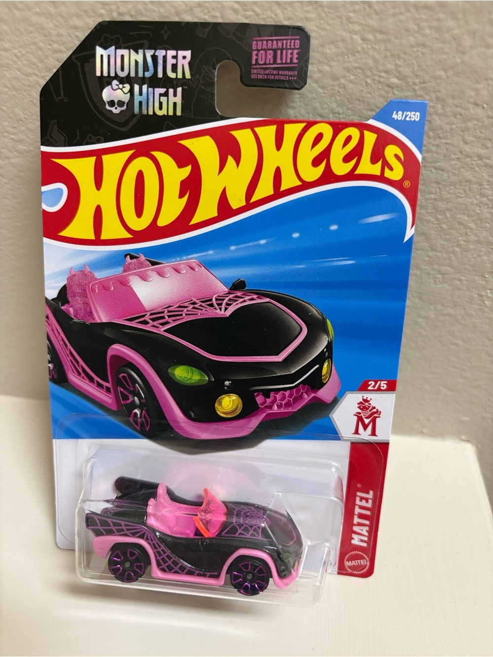 NWT Hot Wheels “Monster High Ghoul Mobile” 2/5 in Mattel Series